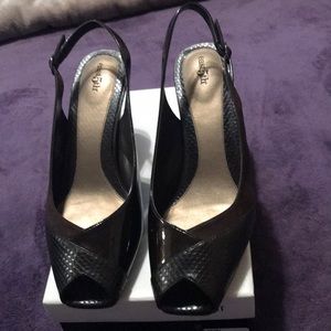 Women Chloe east 5th sling back peep toe pumps size 11 brown